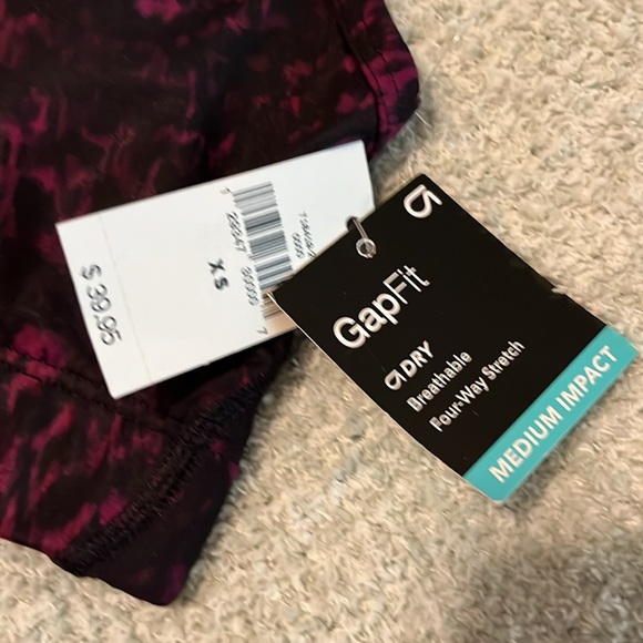GAP Sports Bra Gap Fit XS Breathable Four Way Stretch Medium Impact NWT GAP Bra - Picture 2 of 3